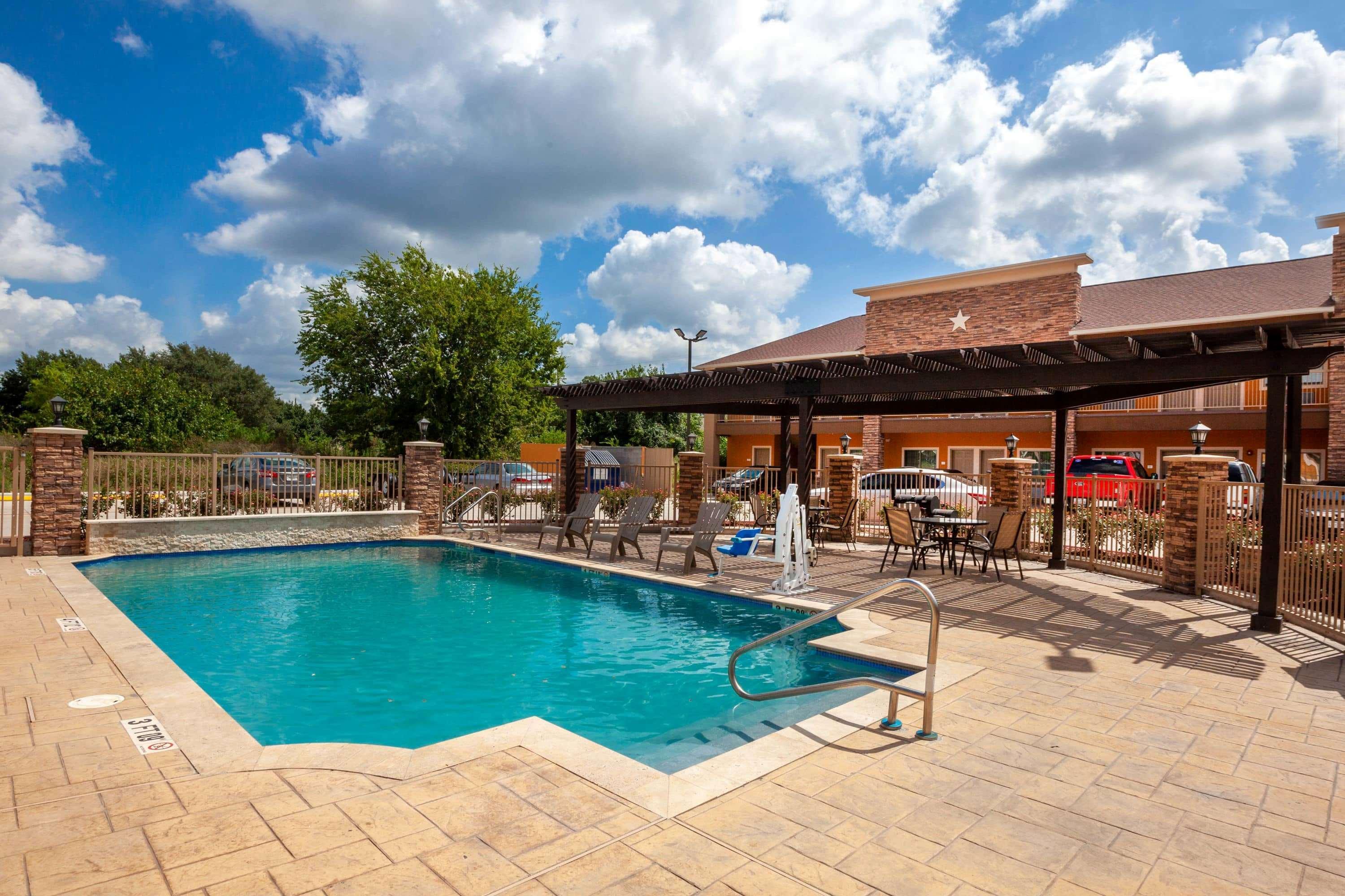Super 8 By Wyndham Houston Northwest Cypress Hotel Exterior photo